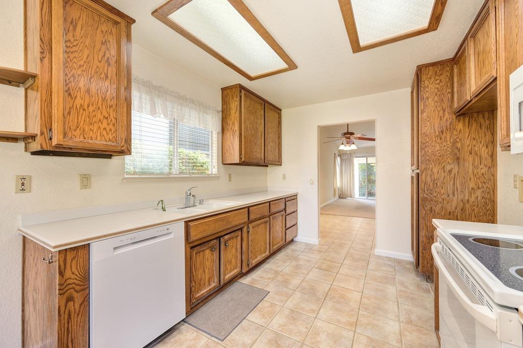 Detail Gallery Image 18 of 41 For 817 Fordham Dr, Woodland,  CA 95695 - 3 Beds | 2 Baths