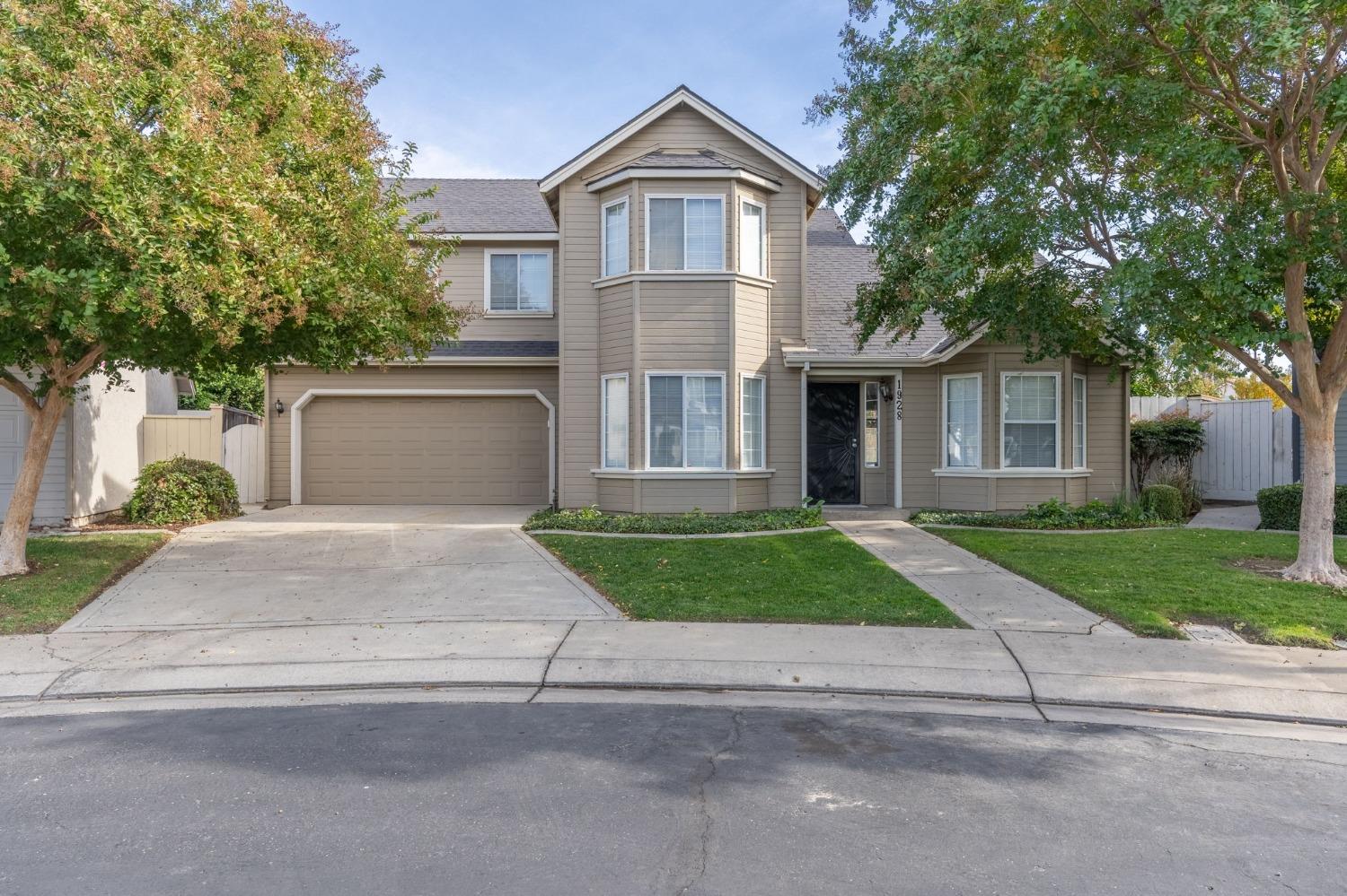 Detail Gallery Image 1 of 33 For 1928 Cobblestone Manor, Modesto,  CA 95355 - 3 Beds | 3 Baths