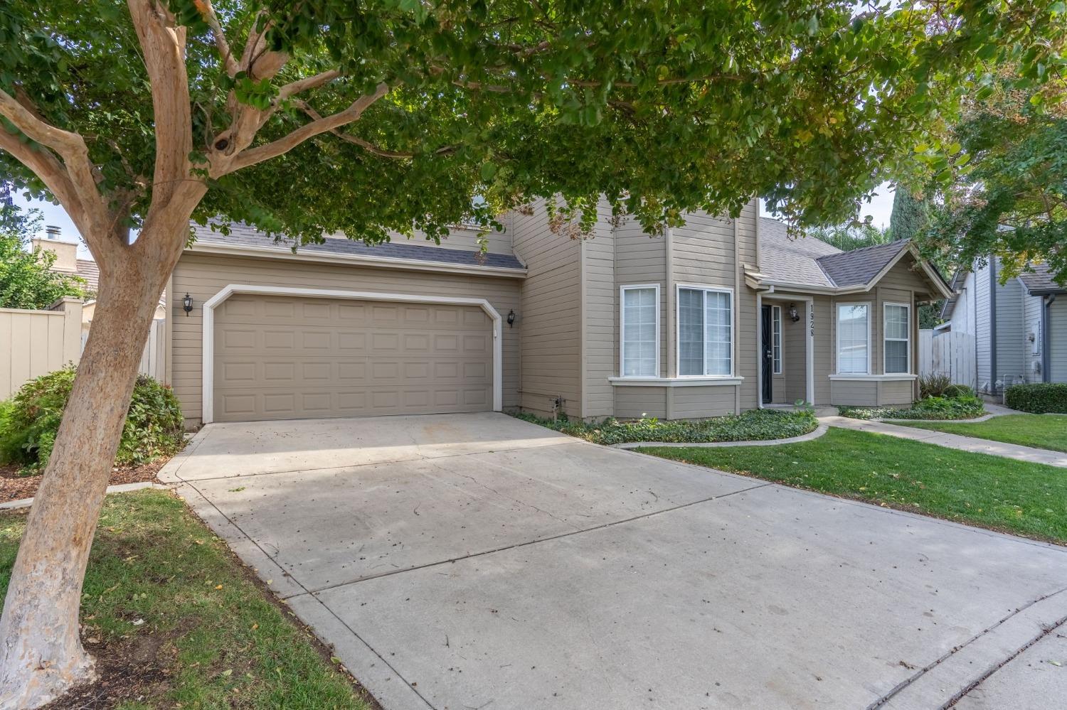 Detail Gallery Image 3 of 33 For 1928 Cobblestone Manor, Modesto,  CA 95355 - 3 Beds | 3 Baths