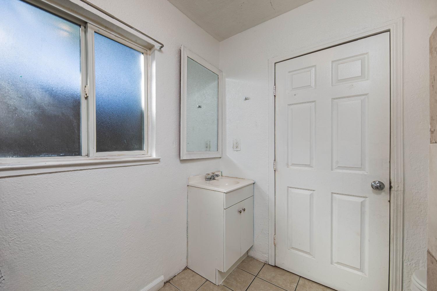 Detail Gallery Image 22 of 39 For 211 E Clay St, Stockton,  CA 95206 - 2 Beds | 1 Baths