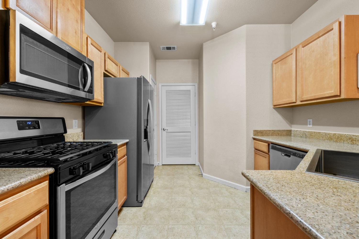 Detail Gallery Image 14 of 59 For 2487 Torino St #1,  West Sacramento,  CA 95691 - 2 Beds | 2 Baths