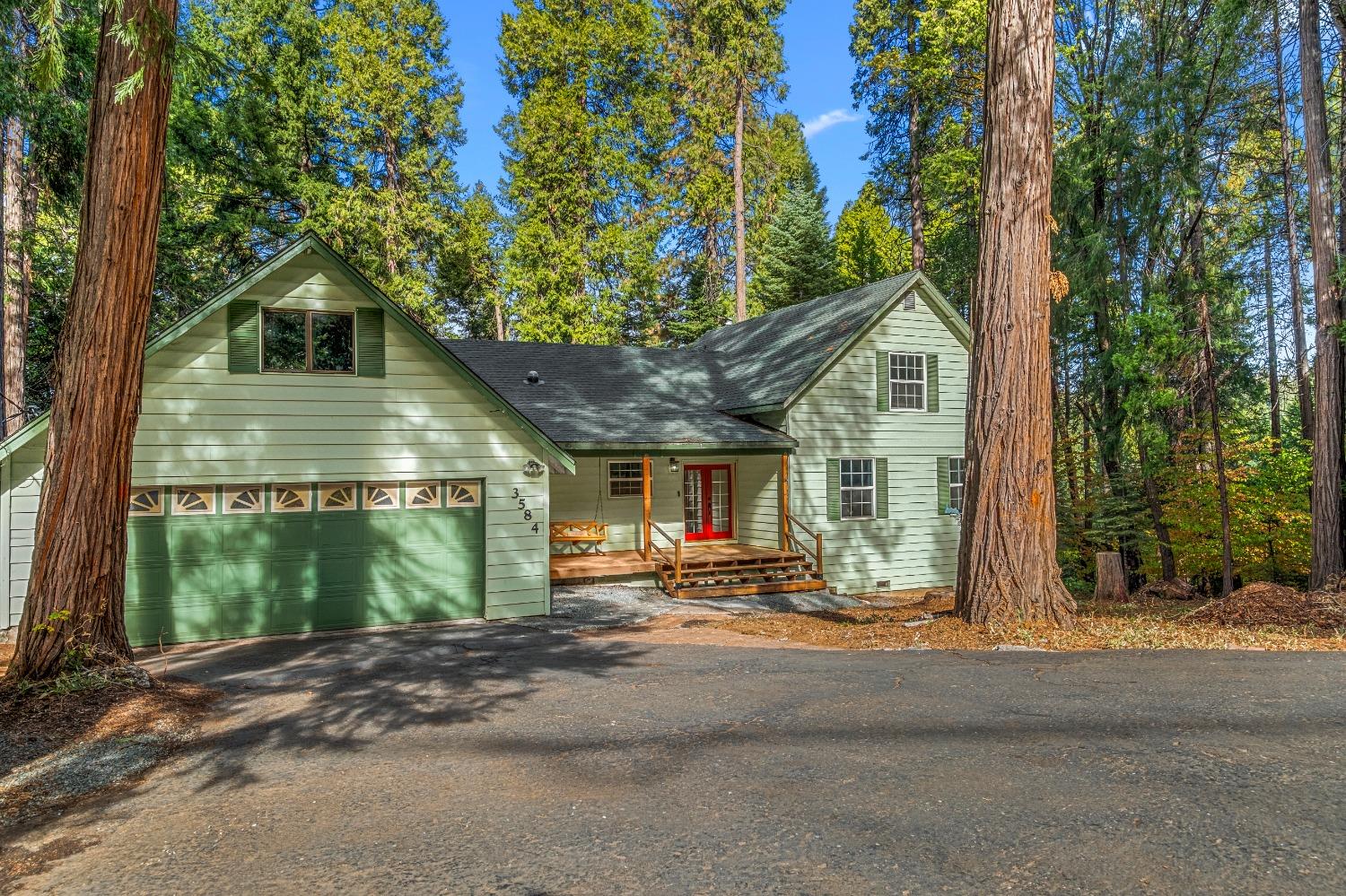 Detail Gallery Image 1 of 20 For 3584 Gold Ridge Trl, Pollock Pines,  CA 95726 - 5 Beds | 3/1 Baths