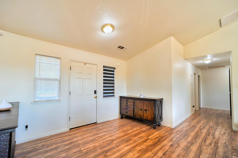 Detail Gallery Image 9 of 35 For 11799 N Highway 99, Lodi,  CA 95240 - 3 Beds | 2 Baths