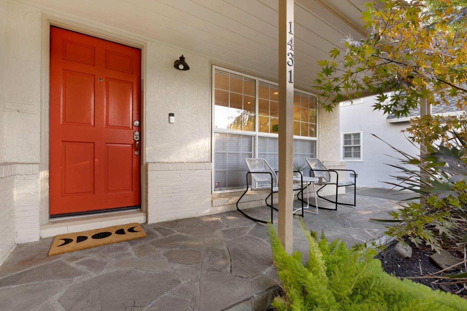 Detail Gallery Image 2 of 27 For 1431 Marian Way, Sacramento,  CA 95818 - 2 Beds | 2/1 Baths