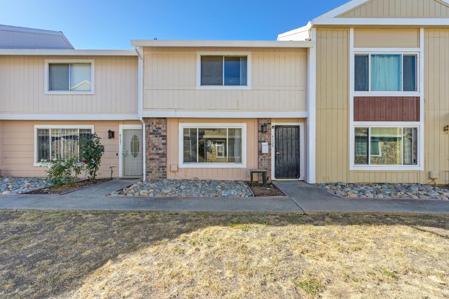 Detail Gallery Image 1 of 30 For 4129 Brookfield Dr, Sacramento,  CA 95823 - 2 Beds | 2/1 Baths