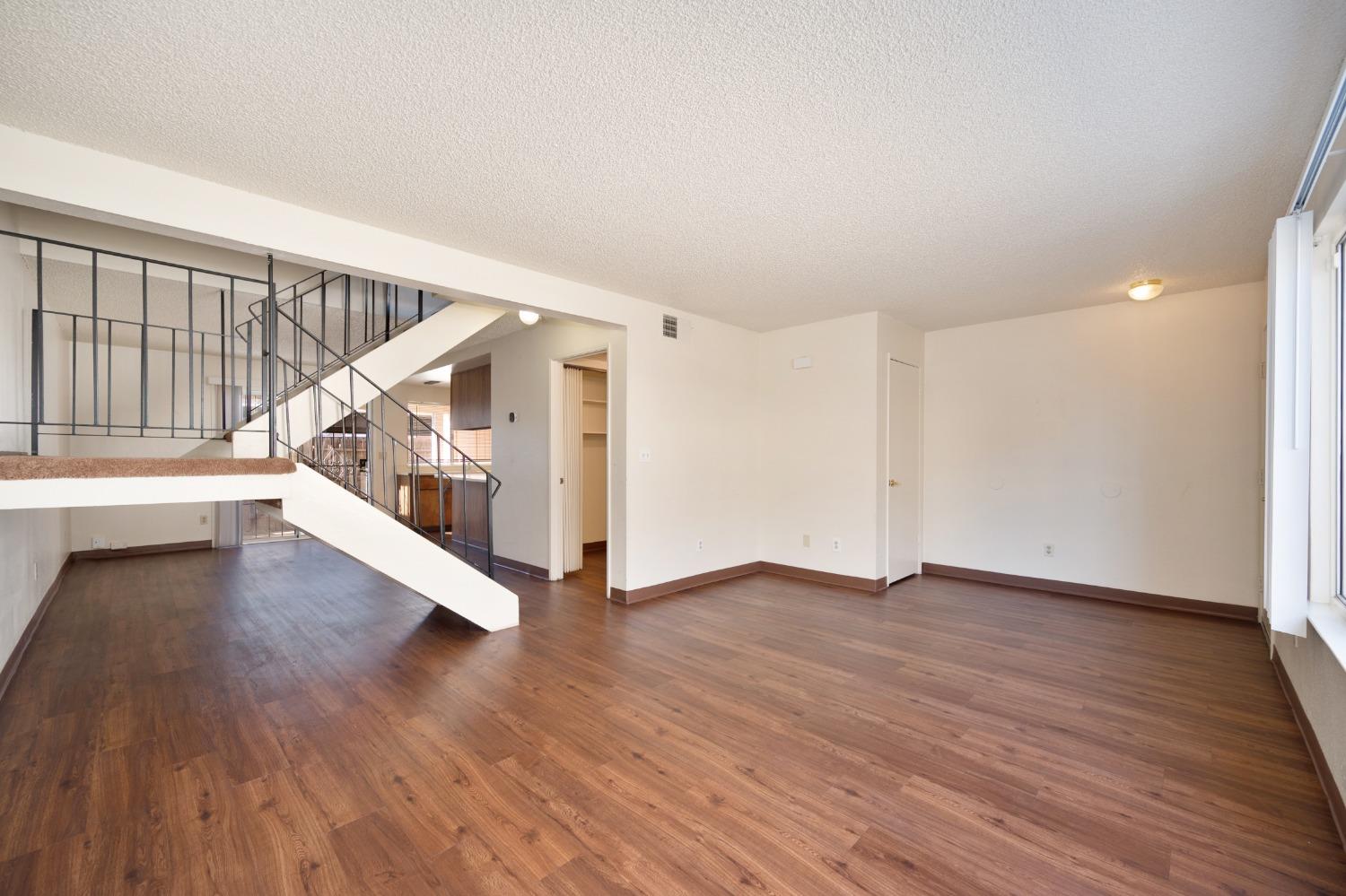 Detail Gallery Image 6 of 30 For 4129 Brookfield Dr, Sacramento,  CA 95823 - 2 Beds | 2/1 Baths