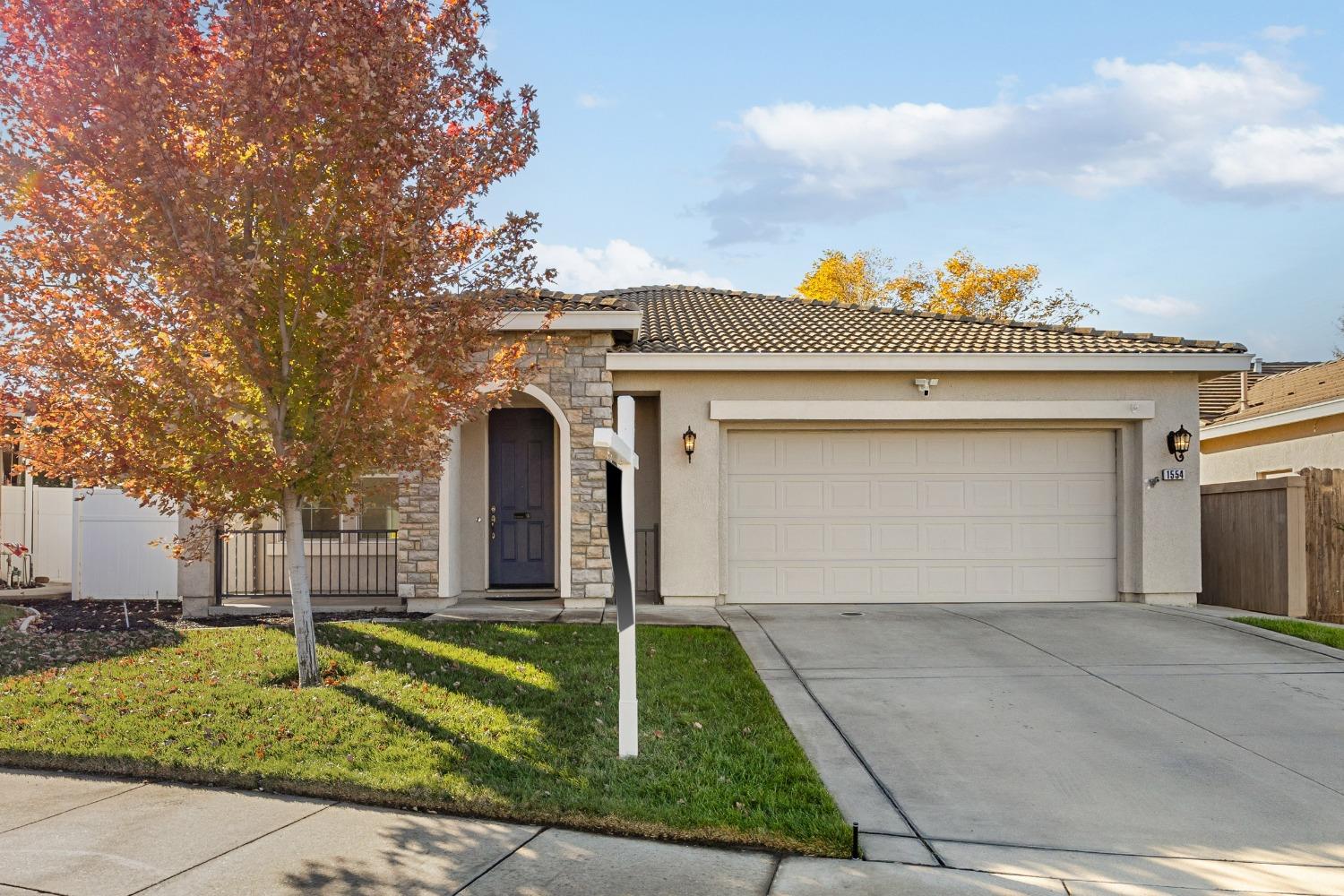 Detail Gallery Image 3 of 44 For 1554 Alicia Way, Sacramento,  CA 95835 - 3 Beds | 2 Baths