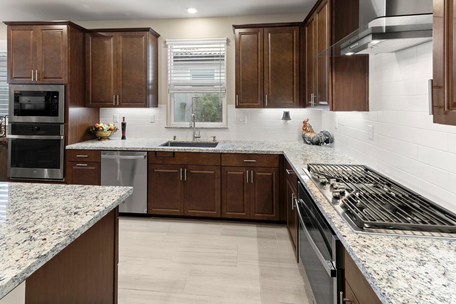 Detail Gallery Image 12 of 46 For 5040 Peace Lily Ln, Roseville,  CA 95747 - 2 Beds | 2/1 Baths