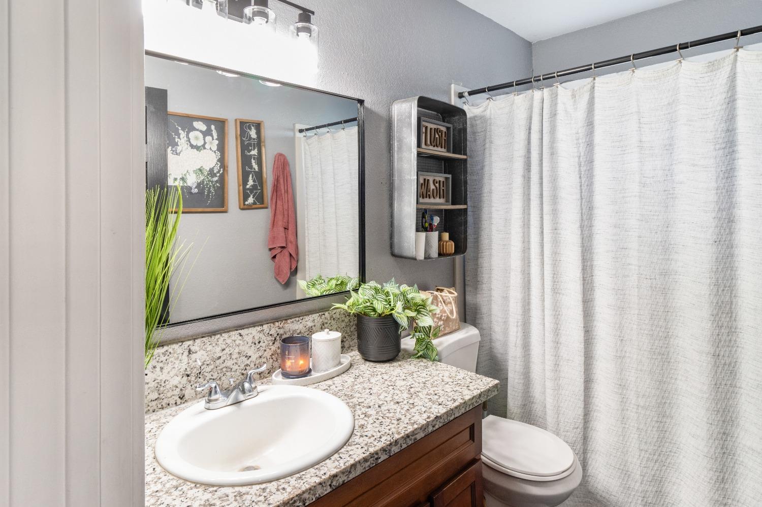 Detail Gallery Image 19 of 45 For 6630 Wire Dr, Sacramento,  CA 95823 - 3 Beds | 2 Baths