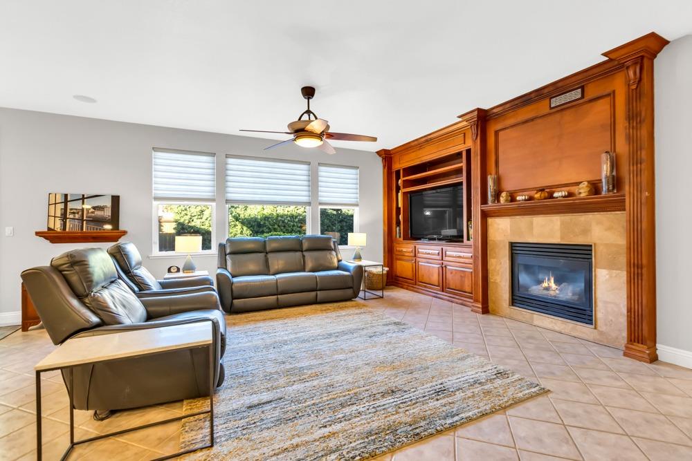 Detail Gallery Image 26 of 96 For 2411 N Park Dr, Sacramento,  CA 95835 - 4 Beds | 2/1 Baths