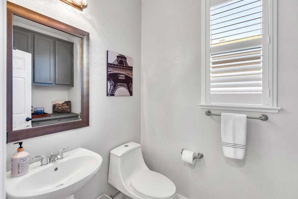 Detail Gallery Image 21 of 96 For 2411 N Park Dr, Sacramento,  CA 95835 - 4 Beds | 2/1 Baths