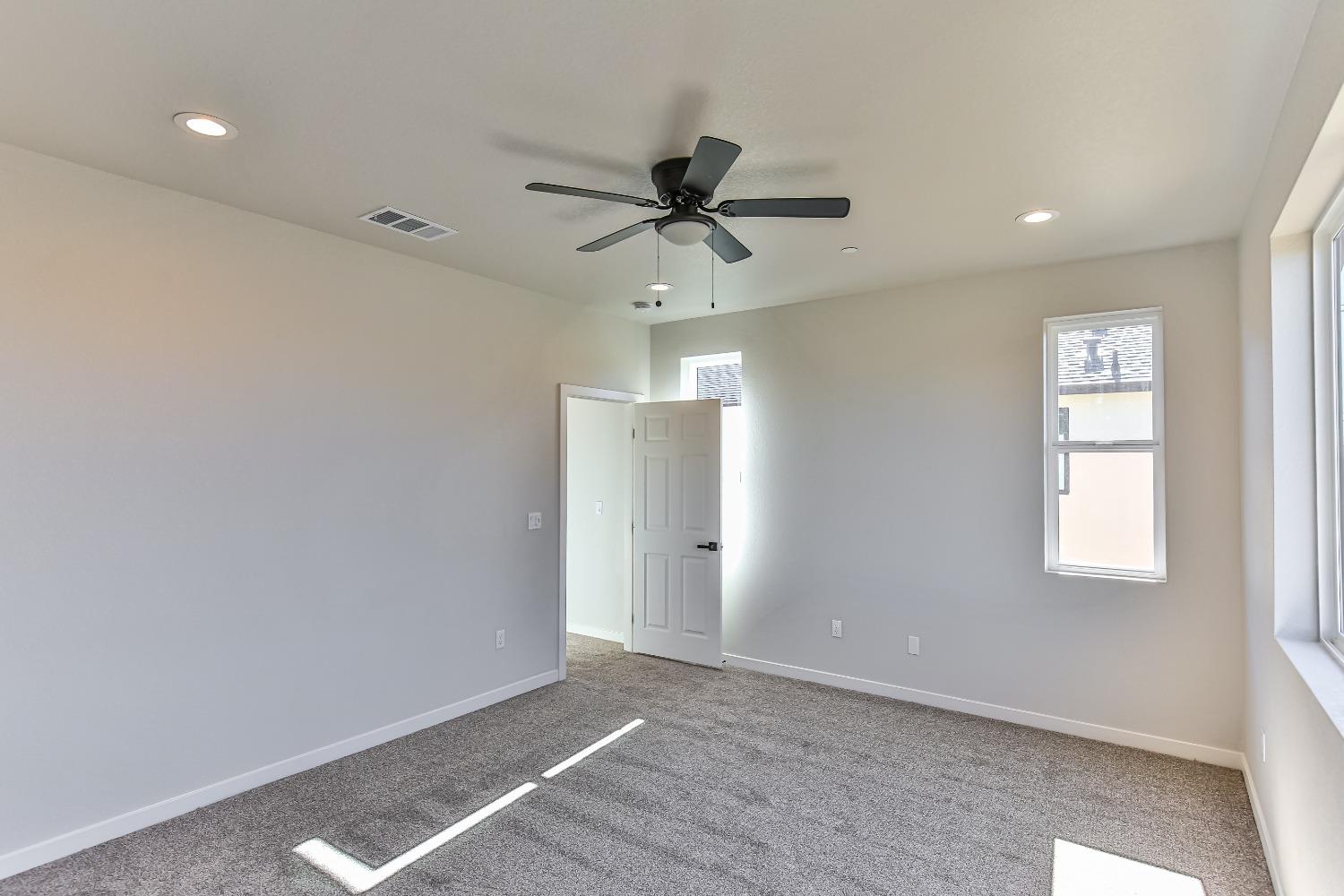 Detail Gallery Image 10 of 21 For 6236 25th Street, Sacramento,  CA 95822 - 4 Beds | 2/1 Baths