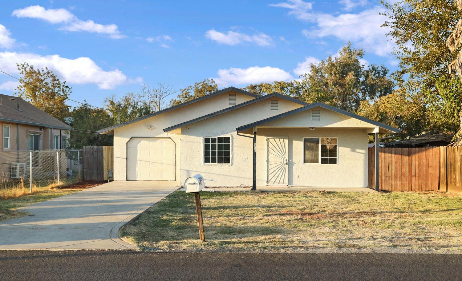 Detail Gallery Image 3 of 31 For 1815 W Sonora St, Stockton,  CA 95203 - 2 Beds | 1 Baths