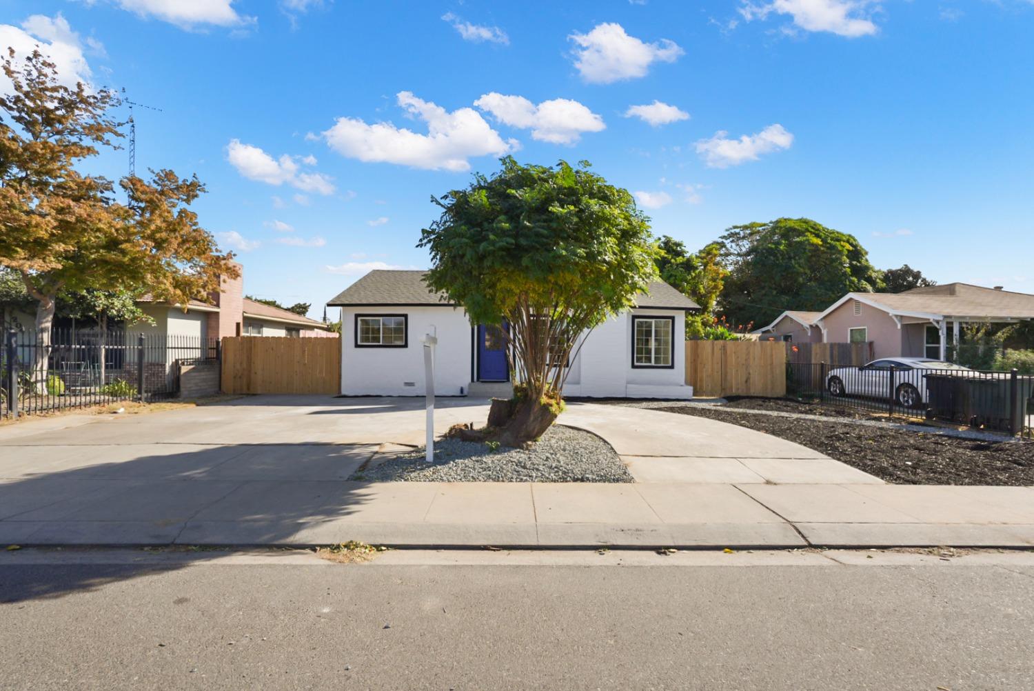 Detail Gallery Image 2 of 30 For 1208 Mayette Ave, Modesto,  CA 95351 - 2 Beds | 1 Baths