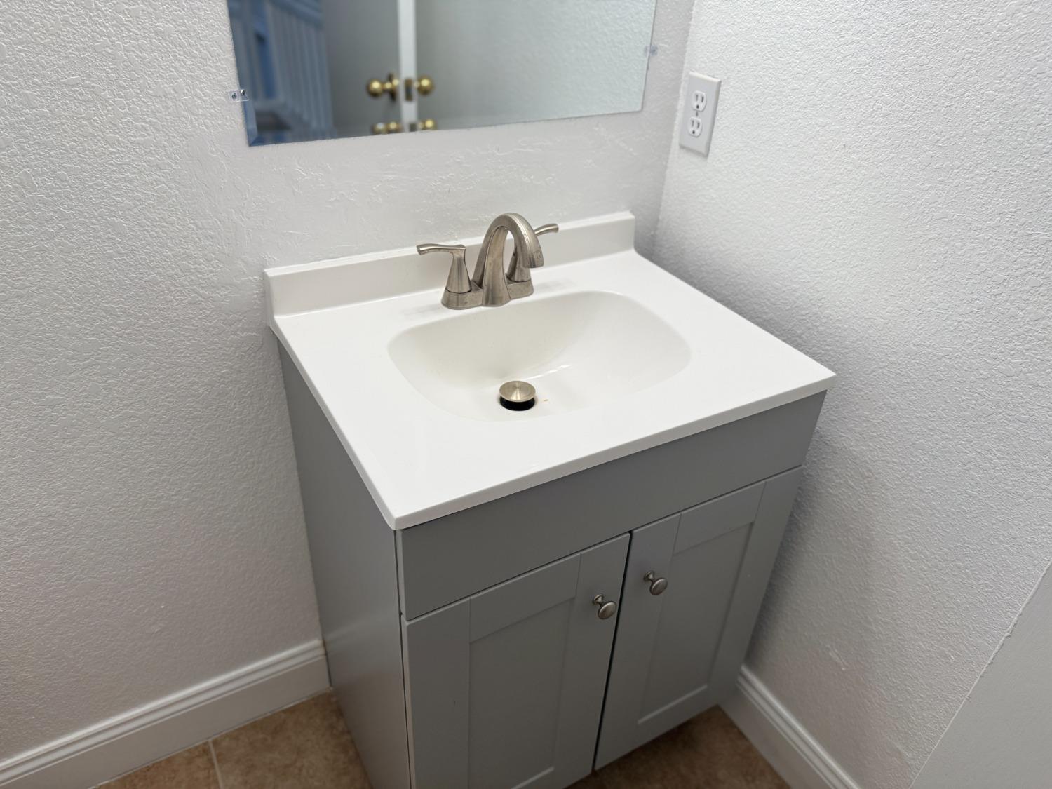 Detail Gallery Image 38 of 43 For 3409 Hepburn Cir, Stockton,  CA 95209 - 3 Beds | 2/1 Baths