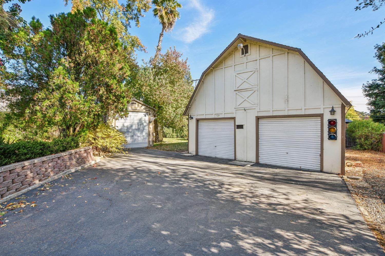 Detail Gallery Image 2 of 34 For 2552 Garfield Ave, Carmichael,  CA 95608 - 3 Beds | 2 Baths