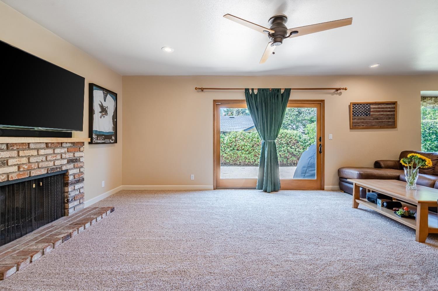 Detail Gallery Image 11 of 29 For 5510 Langford Ct, Concord,  CA 94521 - 3 Beds | 2/1 Baths