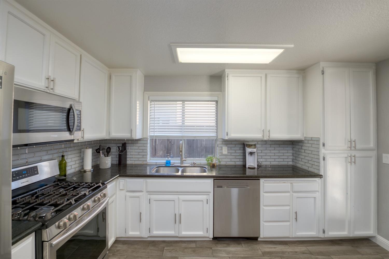 Detail Gallery Image 12 of 34 For 574 Inaudi Dr, Patterson,  CA 95363 - 3 Beds | 2 Baths