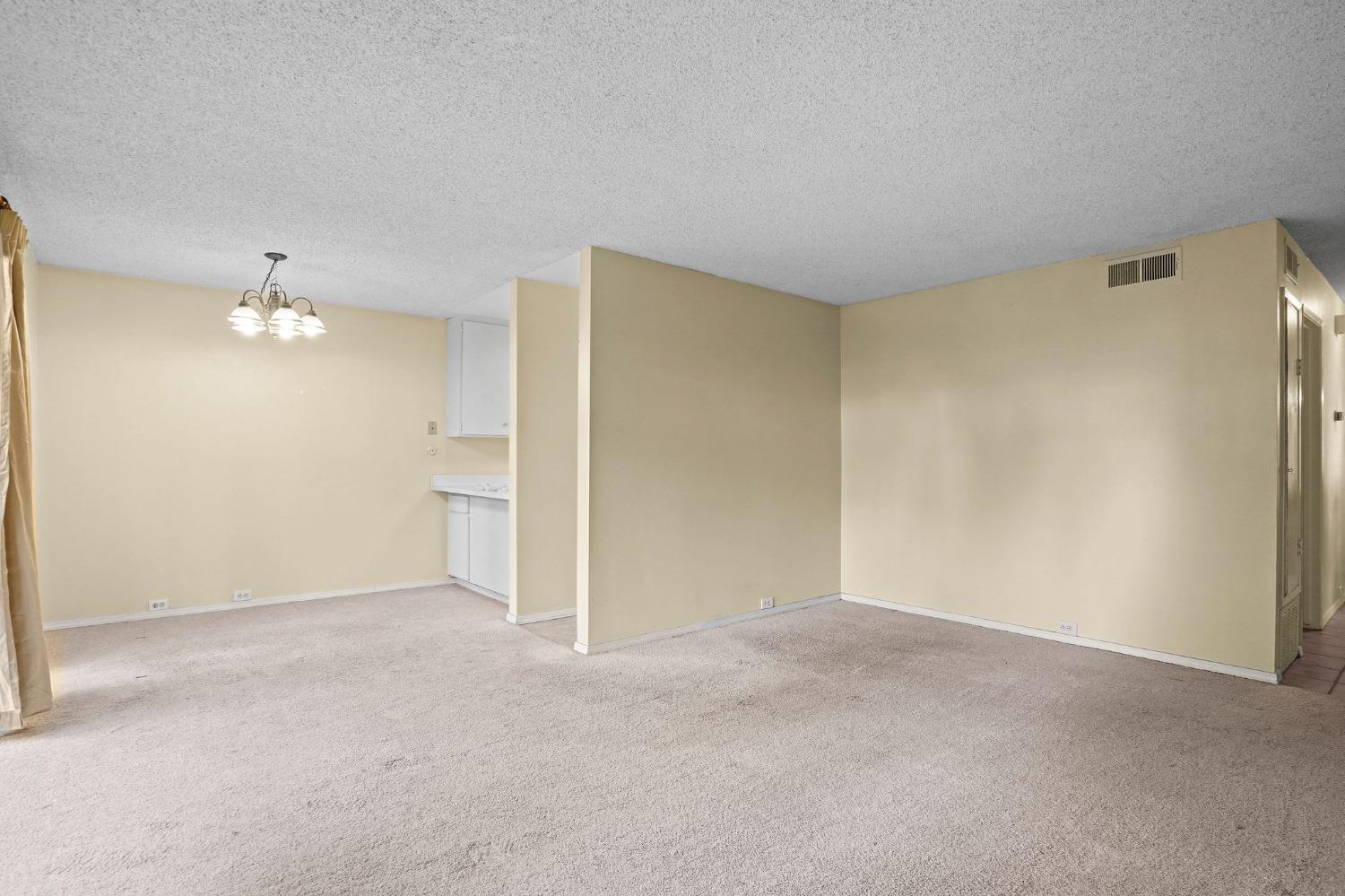 Detail Gallery Image 5 of 18 For 700 Woodside Ln #2,  Sacramento,  CA 95825 - 1 Beds | 1 Baths