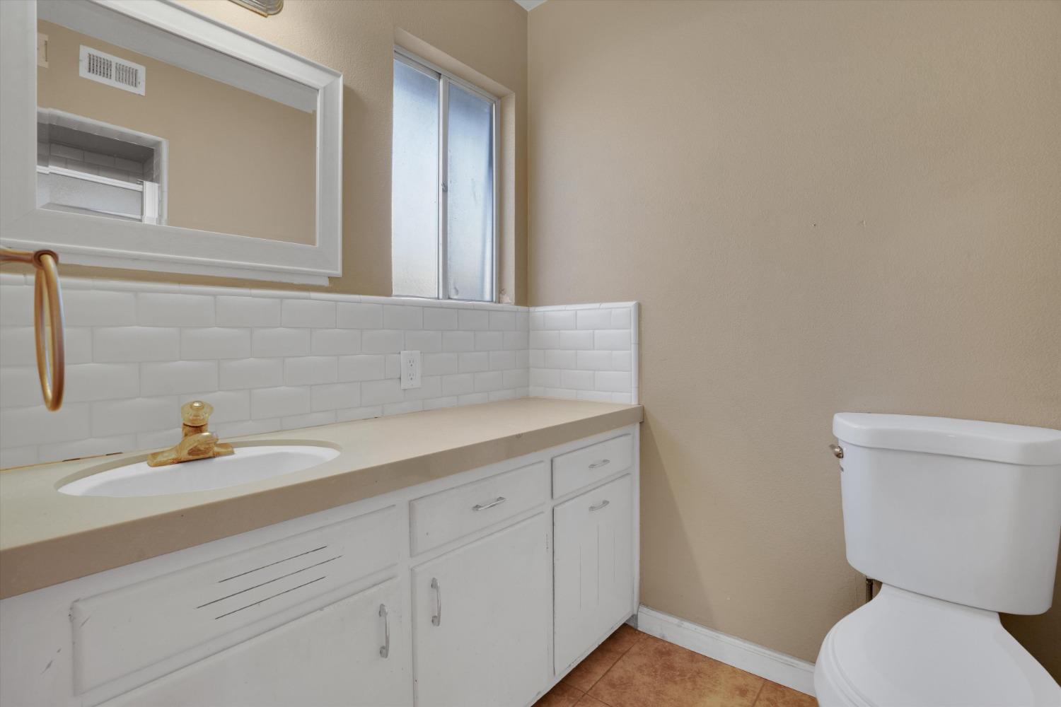 Detail Gallery Image 22 of 29 For 300 S 7th St, Patterson,  CA 95363 - 3 Beds | 2 Baths