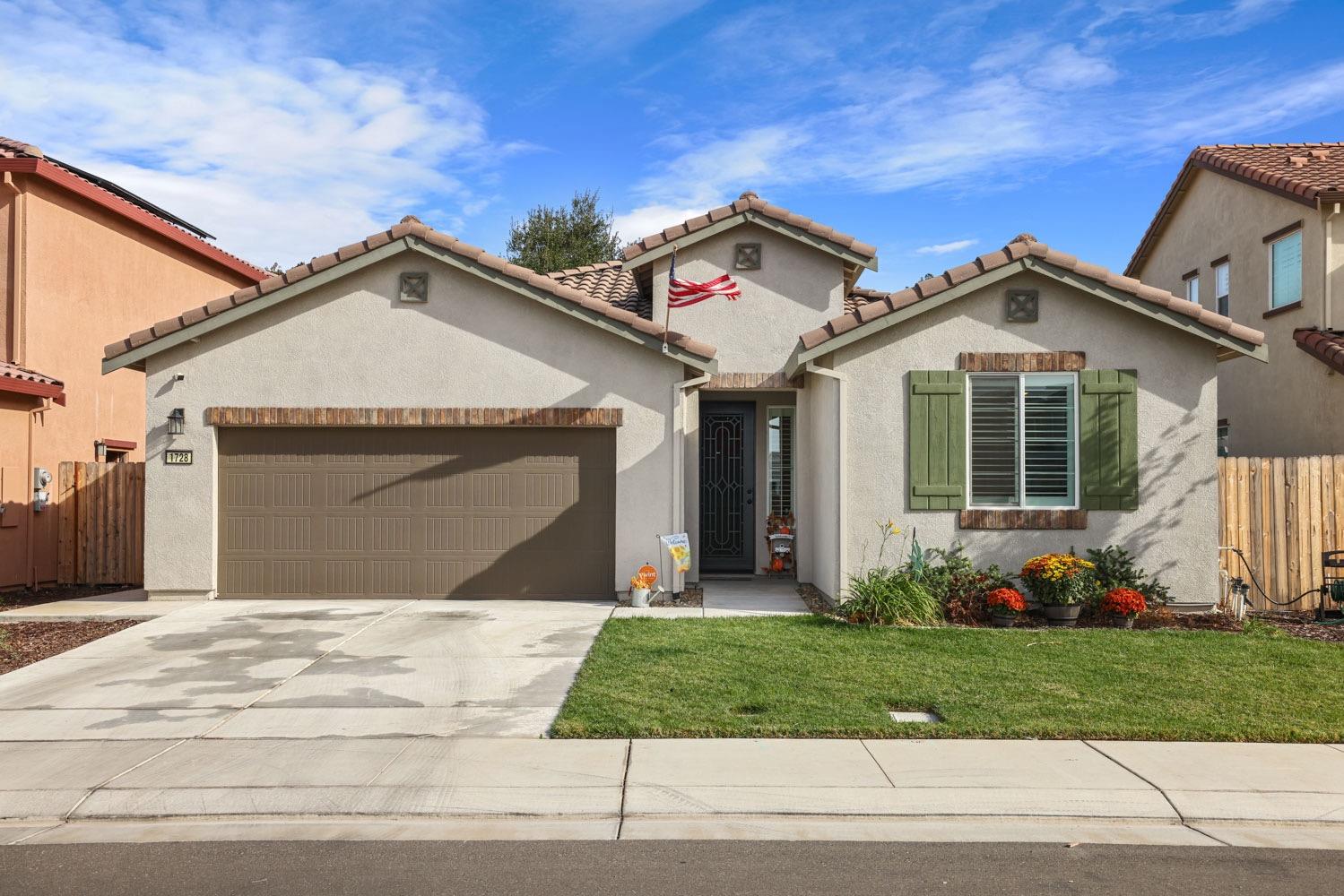 Detail Gallery Image 2 of 38 For 1728 Bonnard Way, Lodi,  CA 95242 - 4 Beds | 2/1 Baths