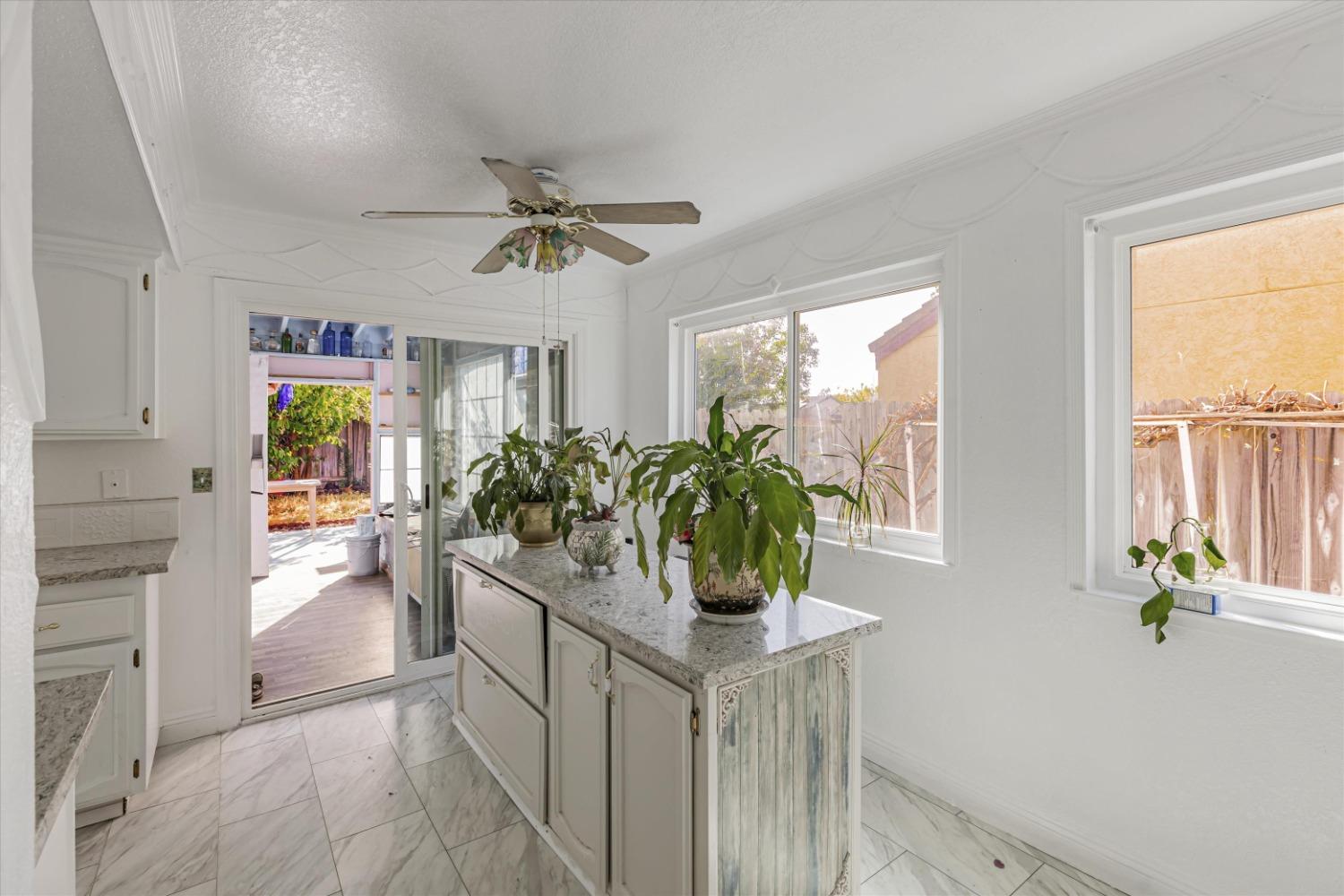 Detail Gallery Image 12 of 46 For 8850 Lemas Rd, Sacramento,  CA 95828 - 4 Beds | 2/1 Baths