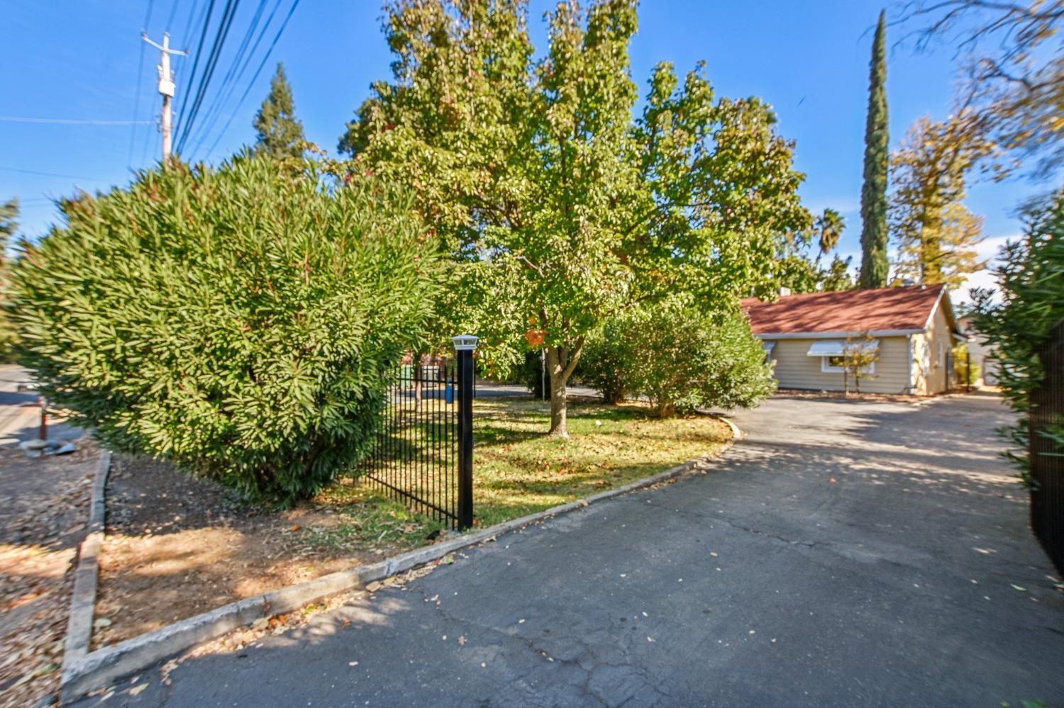 Detail Gallery Image 3 of 34 For 2552 Garfield Ave, Carmichael,  CA 95608 - 3 Beds | 2 Baths