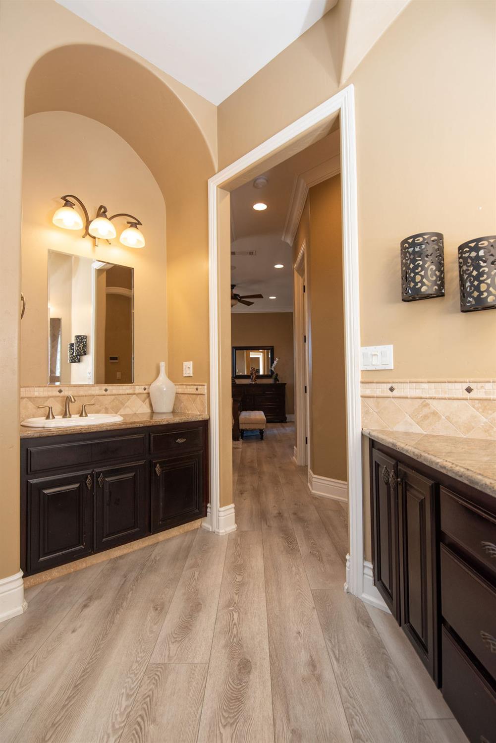 Detail Gallery Image 14 of 60 For 3201 Hillglen Ave, Modesto,  CA 95355 - 4 Beds | 3/1 Baths