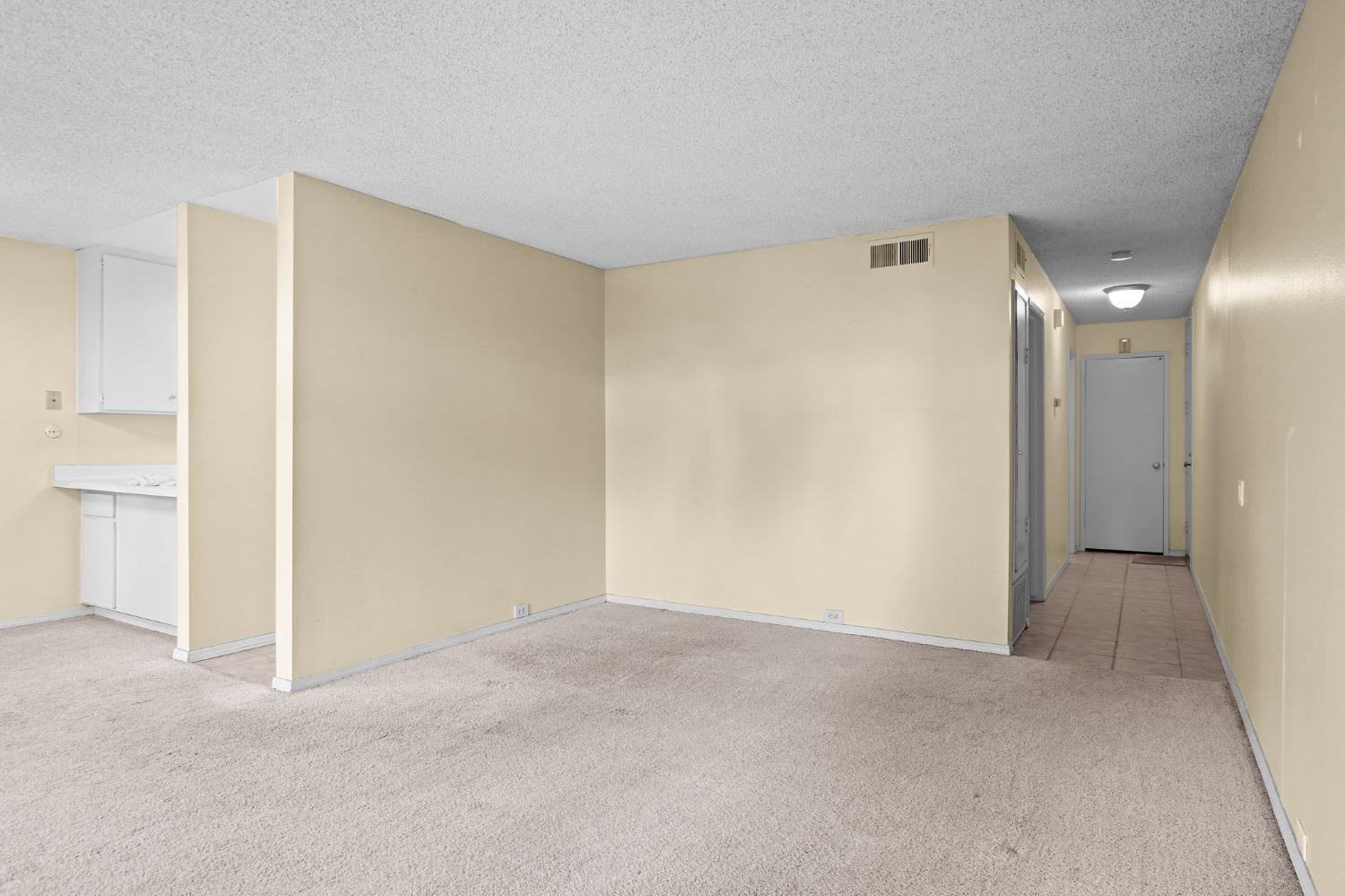 Detail Gallery Image 4 of 18 For 700 Woodside Ln #2,  Sacramento,  CA 95825 - 1 Beds | 1 Baths