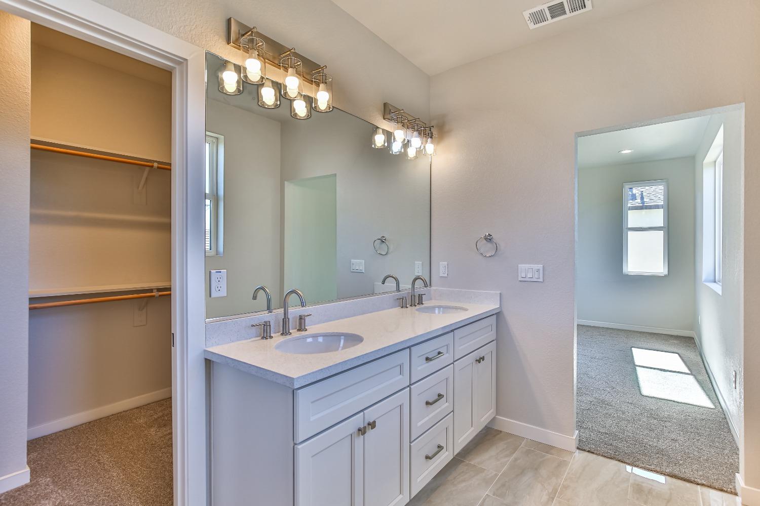 Detail Gallery Image 12 of 21 For 6236 25th Street, Sacramento,  CA 95822 - 4 Beds | 2/1 Baths