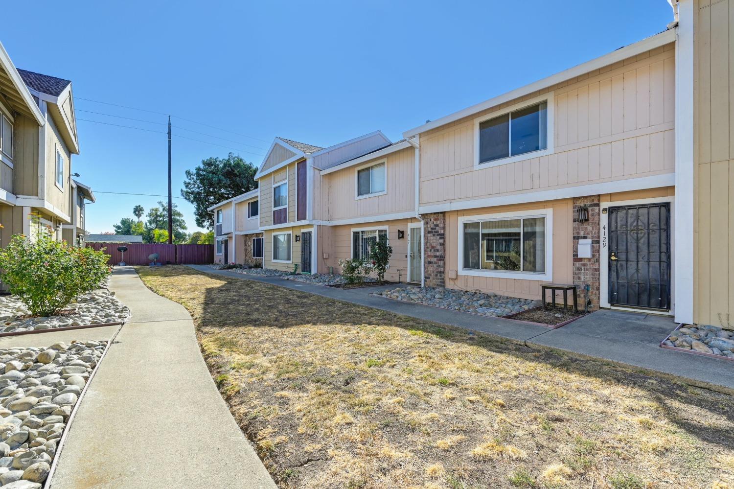 Detail Gallery Image 2 of 30 For 4129 Brookfield Dr, Sacramento,  CA 95823 - 2 Beds | 2/1 Baths