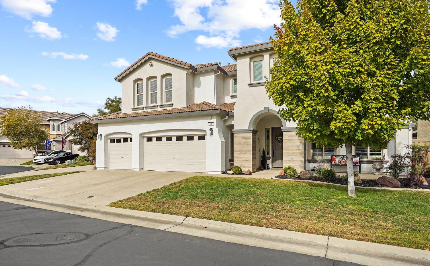 Detail Gallery Image 3 of 61 For 1501 Rainbow Trout St, Roseville,  CA 95747 - 5 Beds | 4/1 Baths