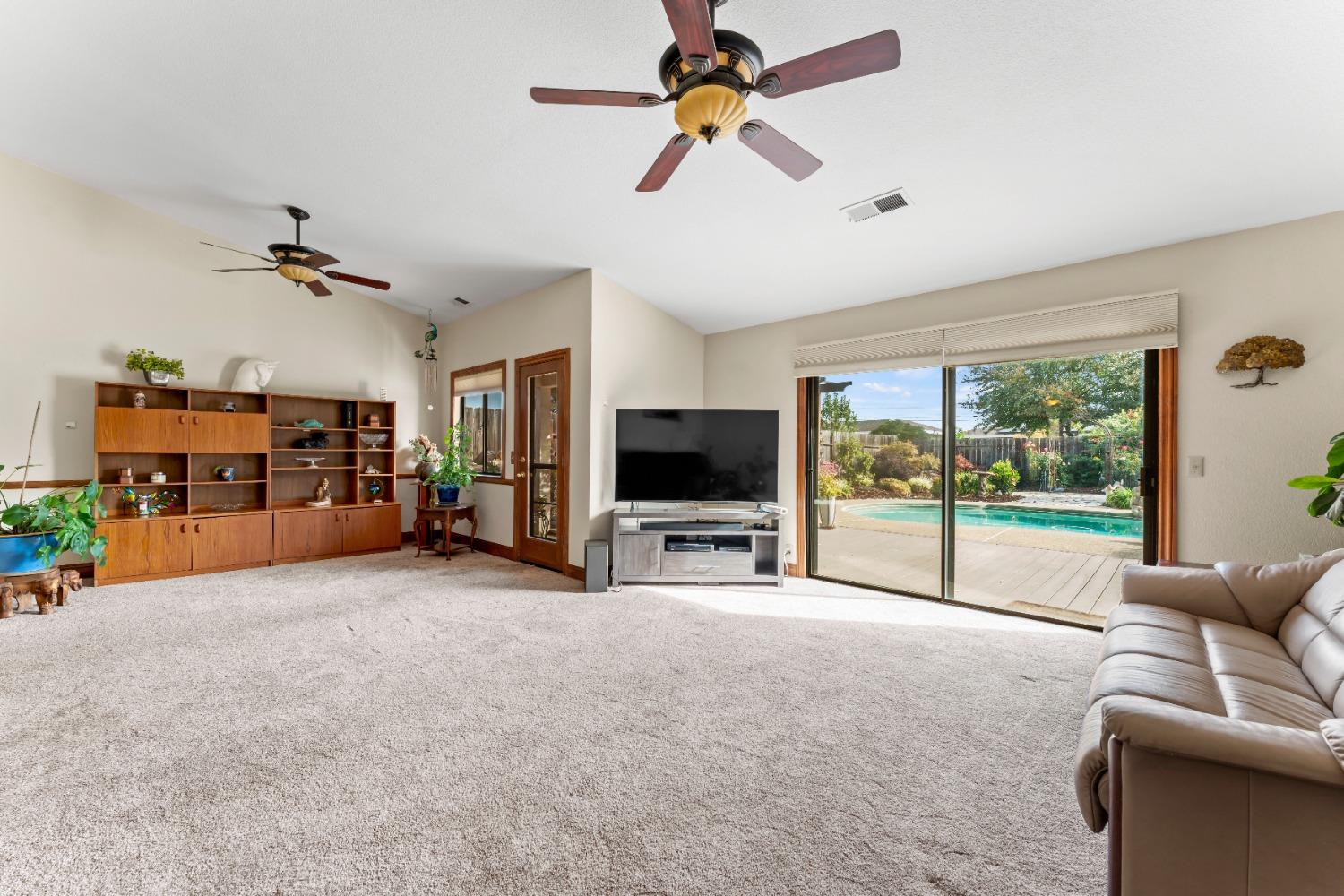 Detail Gallery Image 12 of 29 For 18542 Milford Dr, Lockeford,  CA 95237 - 3 Beds | 2 Baths