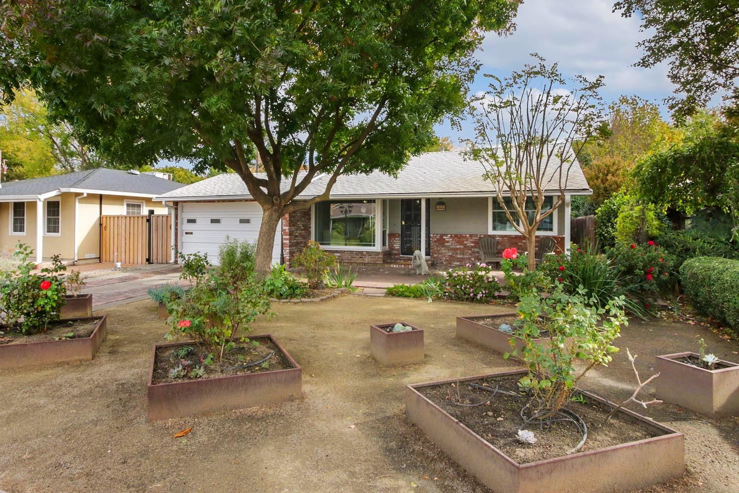 Detail Gallery Image 1 of 1 For 121 43rd St, Sacramento,  CA 95819 - 2 Beds | 1/1 Baths