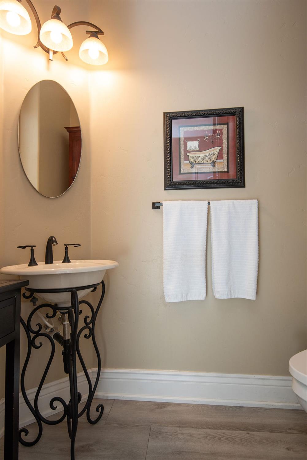 Detail Gallery Image 32 of 60 For 3201 Hillglen Ave, Modesto,  CA 95355 - 4 Beds | 3/1 Baths