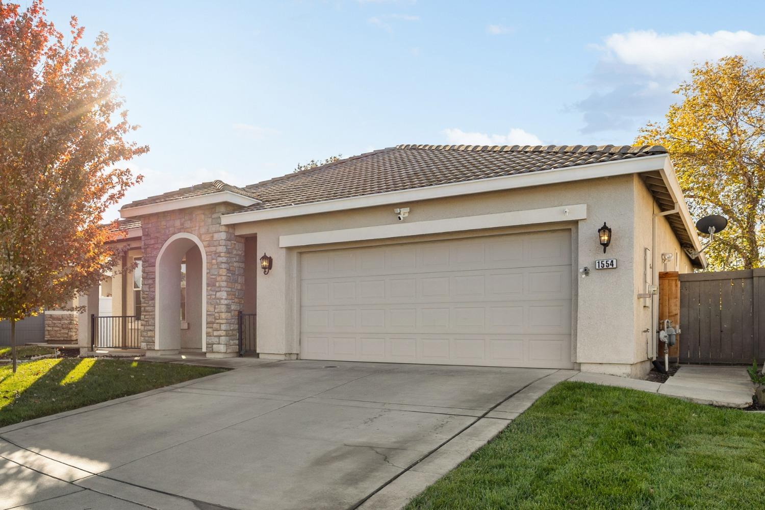 Detail Gallery Image 2 of 44 For 1554 Alicia Way, Sacramento,  CA 95835 - 3 Beds | 2 Baths