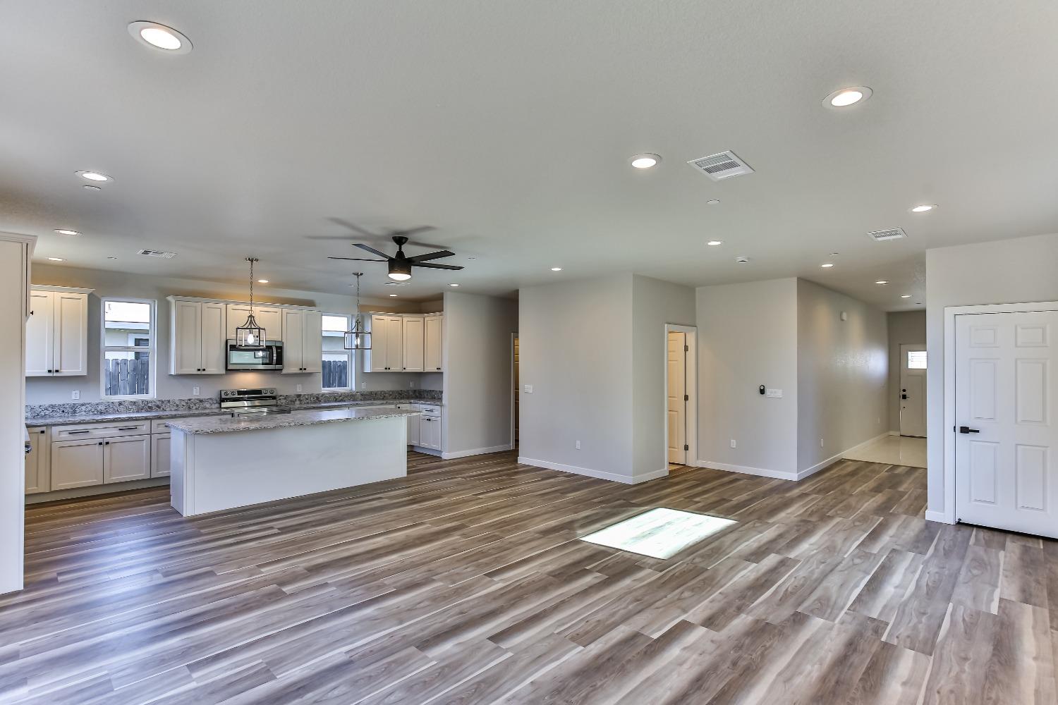 Detail Gallery Image 7 of 21 For 6236 25th Street, Sacramento,  CA 95822 - 4 Beds | 2/1 Baths