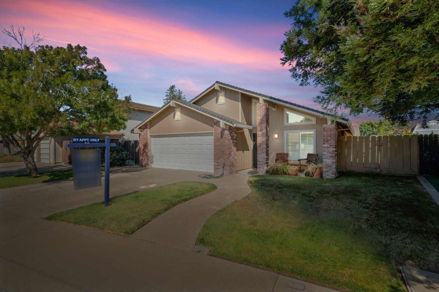 Detail Gallery Image 2 of 34 For 739 Folsom Way, Manteca,  CA 95337 - 3 Beds | 2 Baths