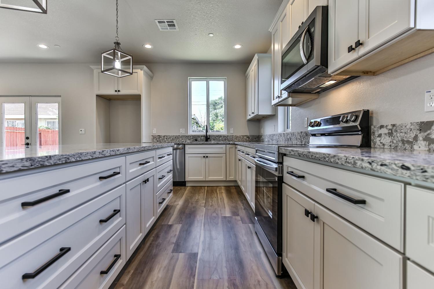 Detail Gallery Image 4 of 21 For 6236 25th Street, Sacramento,  CA 95822 - 4 Beds | 2/1 Baths