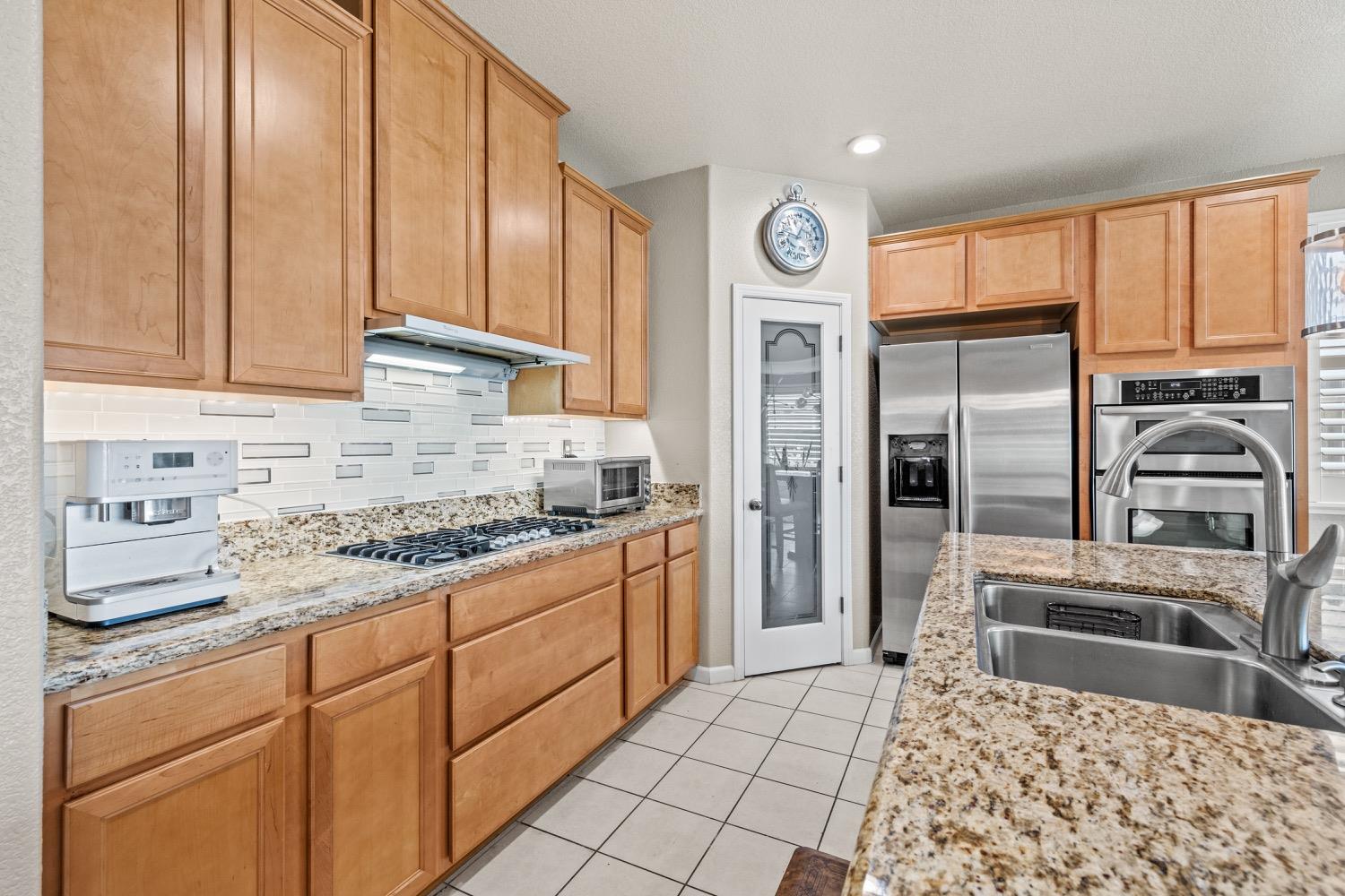 Detail Gallery Image 13 of 46 For 1157 Rothwell Ln, Roseville,  CA 95747 - 3 Beds | 2 Baths