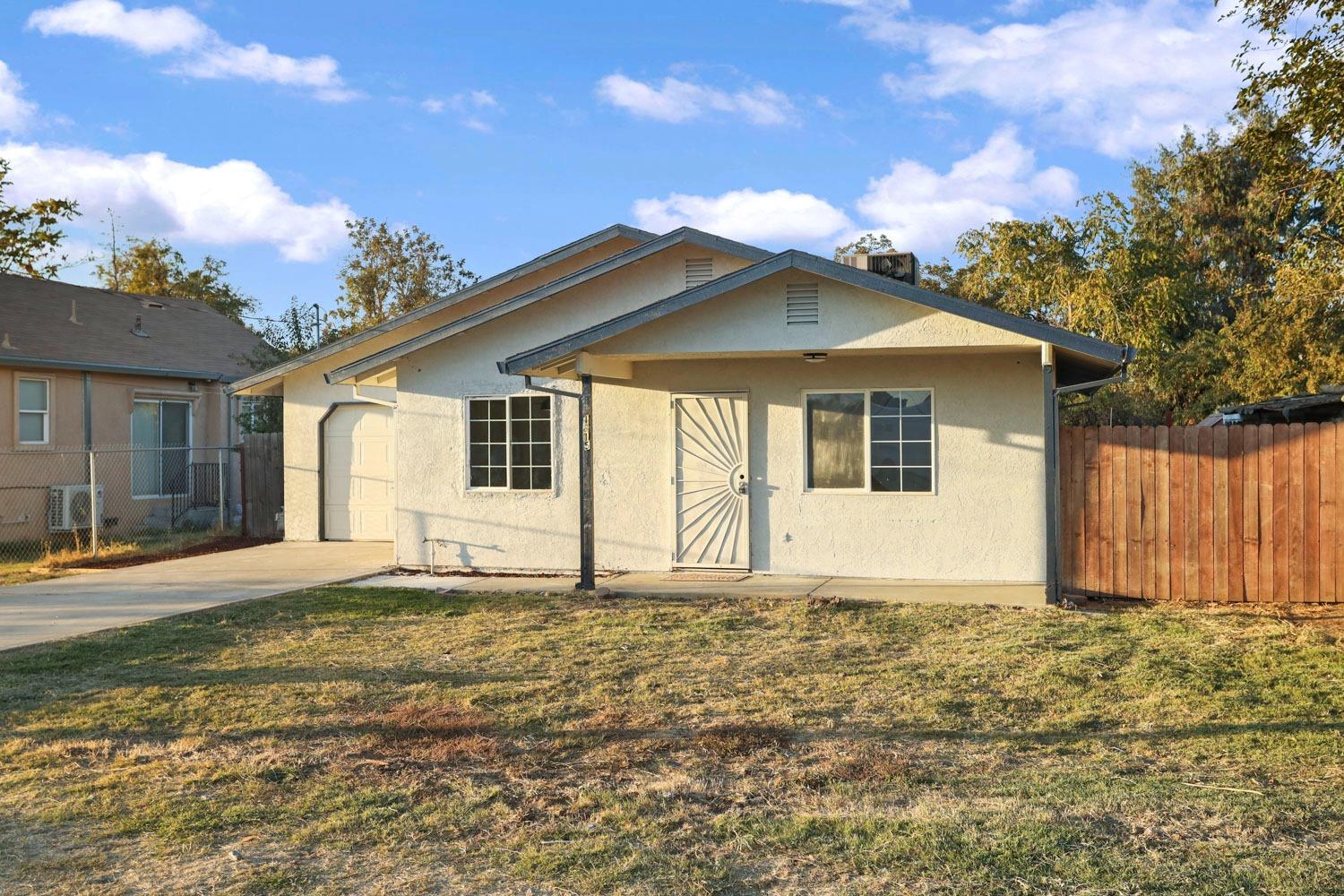 Detail Gallery Image 2 of 31 For 1815 W Sonora St, Stockton,  CA 95203 - 2 Beds | 1 Baths