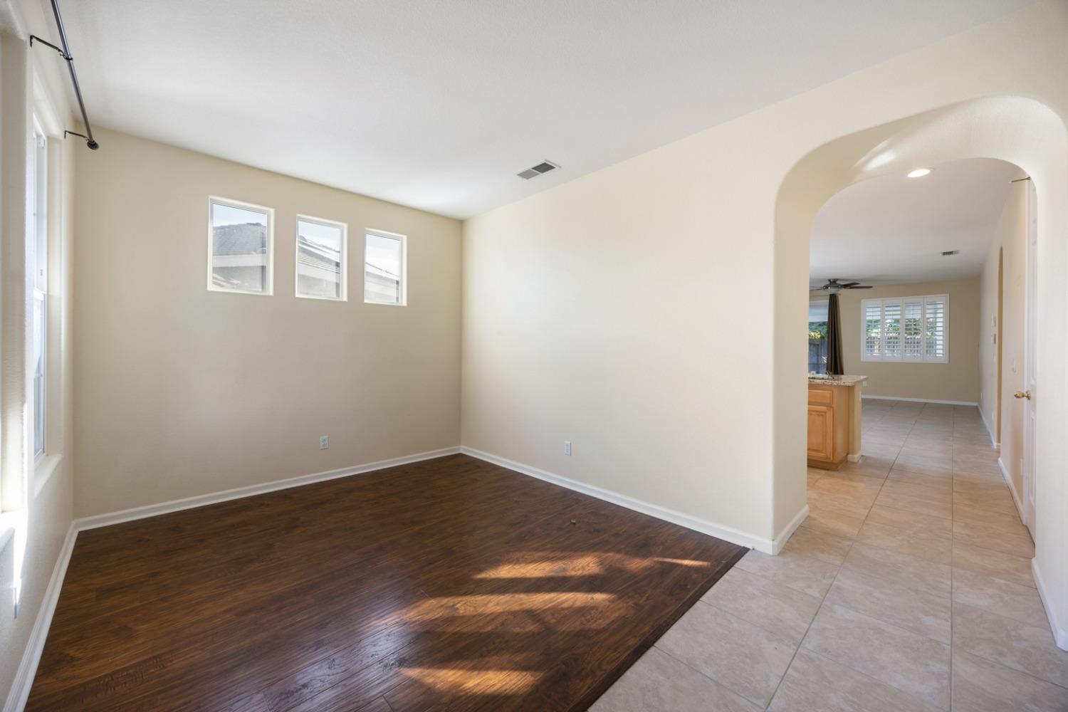 Detail Gallery Image 5 of 44 For 1554 Alicia Way, Sacramento,  CA 95835 - 3 Beds | 2 Baths