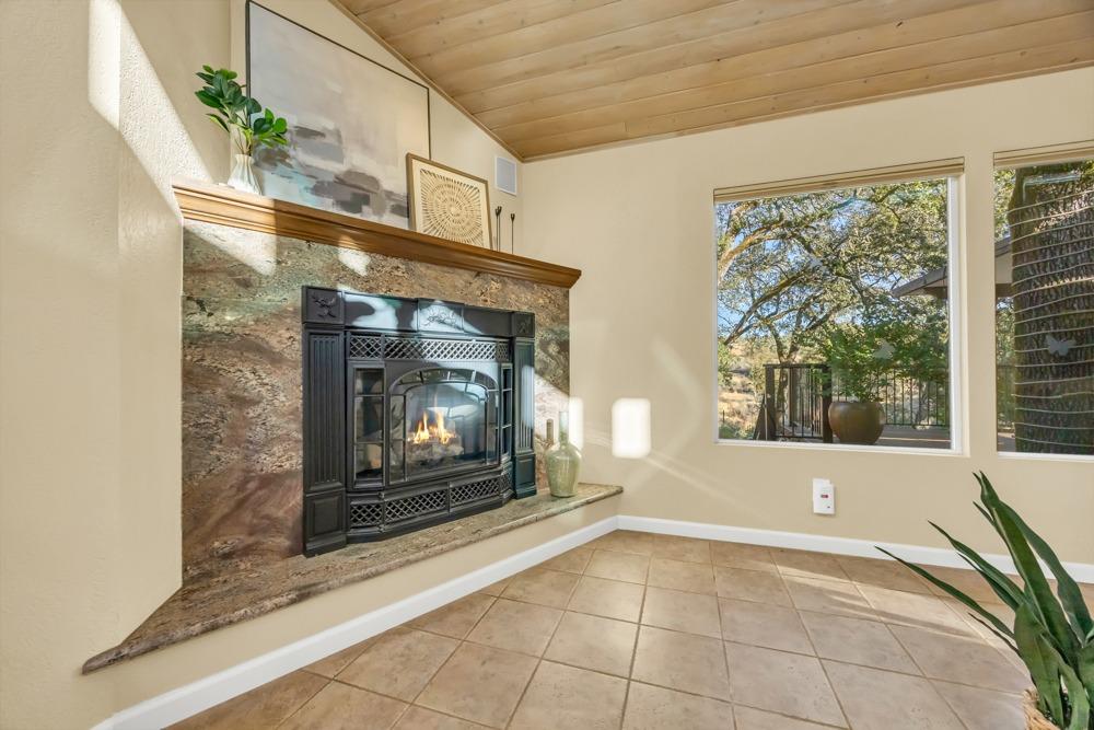 Detail Gallery Image 14 of 56 For 5161 Deerwood Dr, Shingle Springs,  CA 95682 - 4 Beds | 2/1 Baths