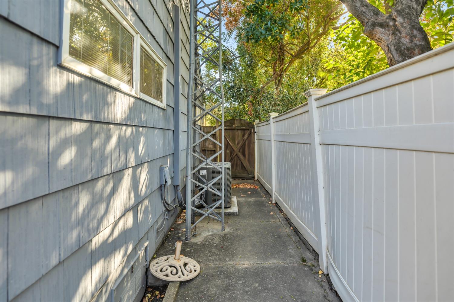 Detail Gallery Image 43 of 59 For 3855 Woodcrest Rd, Sacramento,  CA 95821 - 4 Beds | 2 Baths