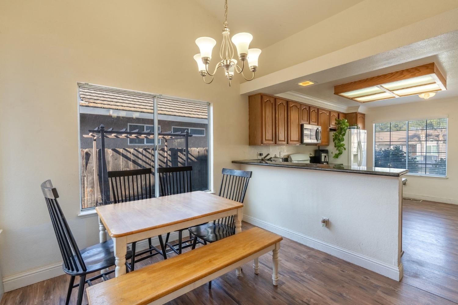 Detail Gallery Image 10 of 24 For 1671 Crow Creek, Oakdale,  CA 95361 - 3 Beds | 2 Baths