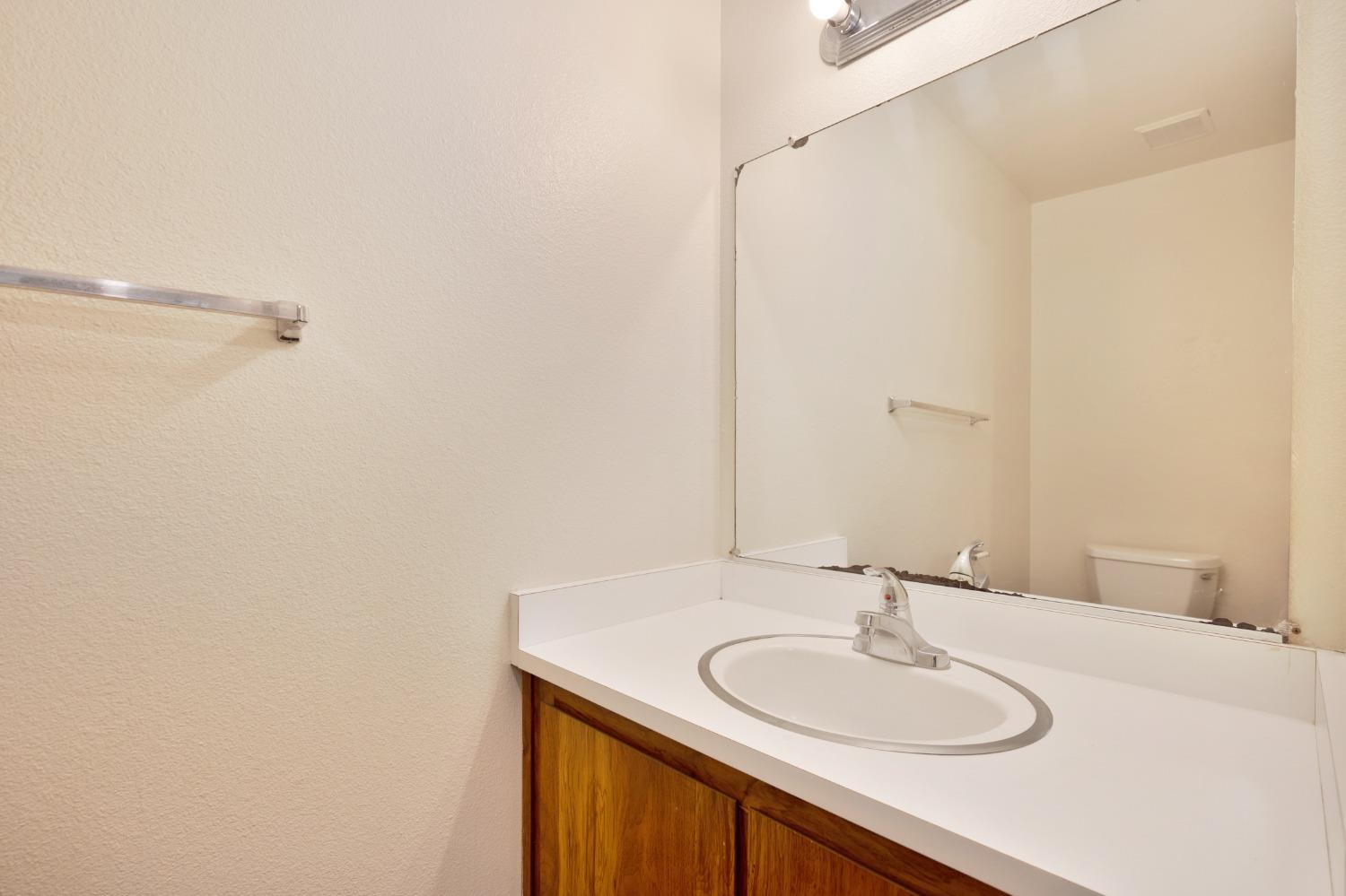 Detail Gallery Image 9 of 30 For 4129 Brookfield Dr, Sacramento,  CA 95823 - 2 Beds | 2/1 Baths