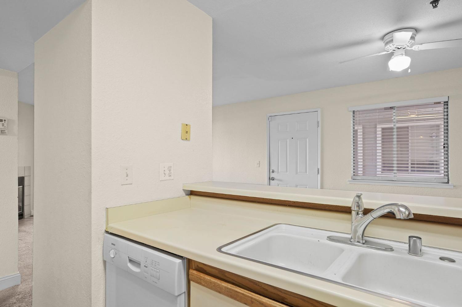 Detail Gallery Image 13 of 23 For 1019 Dornajo Way #131,  Sacramento,  CA 95825 - 1 Beds | 1 Baths