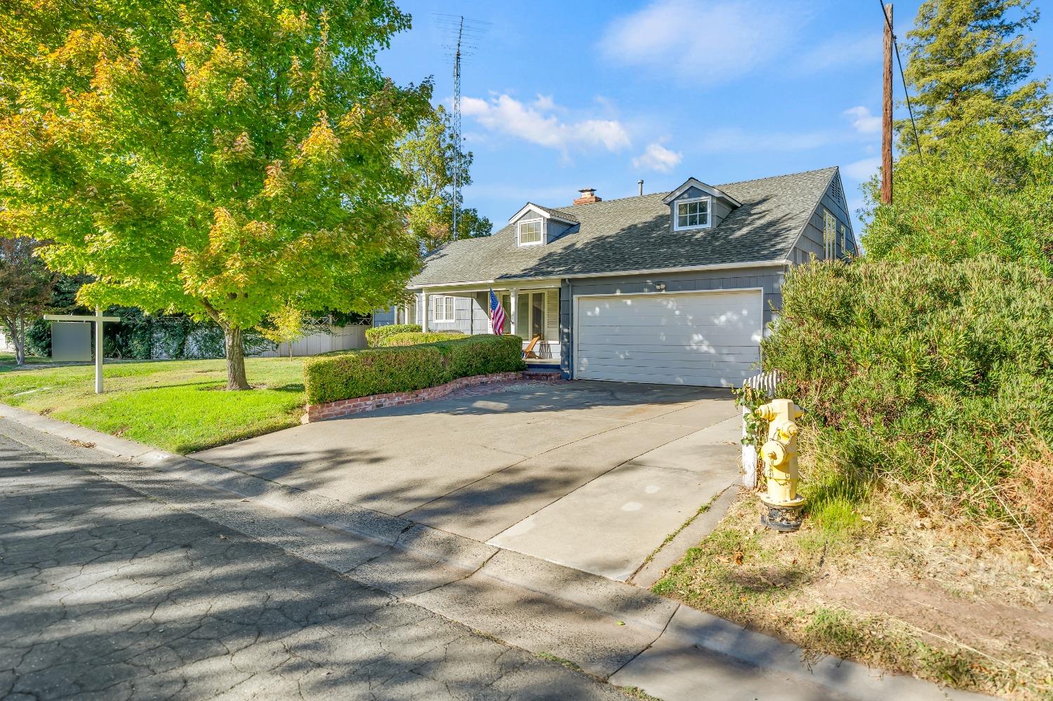 Detail Gallery Image 2 of 59 For 3855 Woodcrest Rd, Sacramento,  CA 95821 - 4 Beds | 2 Baths