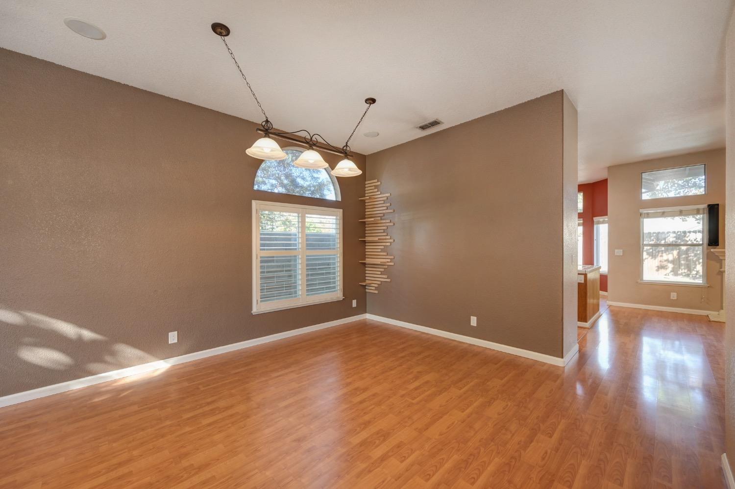 Detail Gallery Image 7 of 34 For 1298 Rand Way, Roseville,  CA 95678 - 3 Beds | 2 Baths