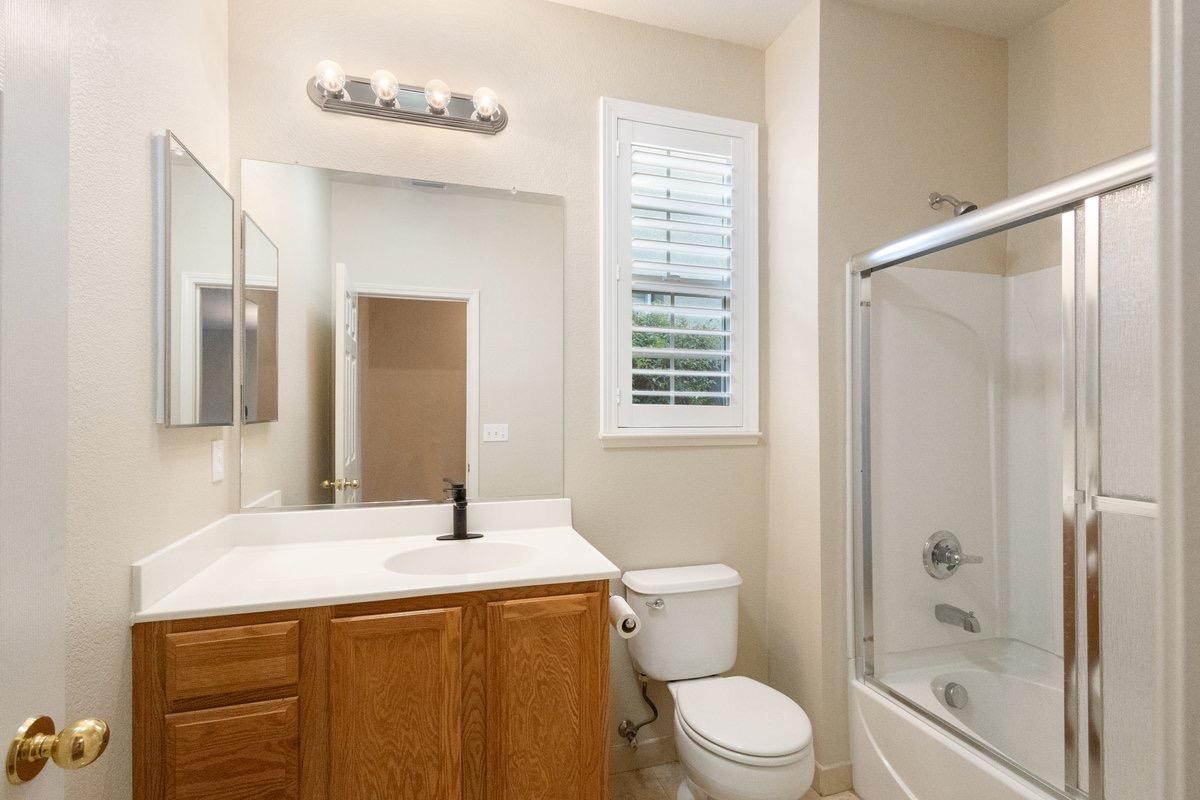 Detail Gallery Image 12 of 43 For 13706 Brook Way, Waterford,  CA 95386 - 3 Beds | 2 Baths